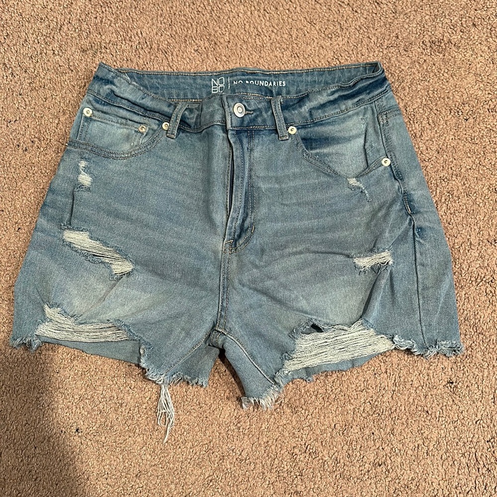 No boundaries jean shorts